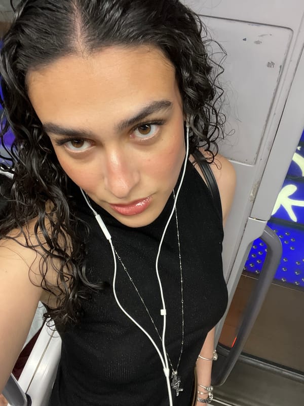 Woman selfies, meals photographed during Lyon afternoon