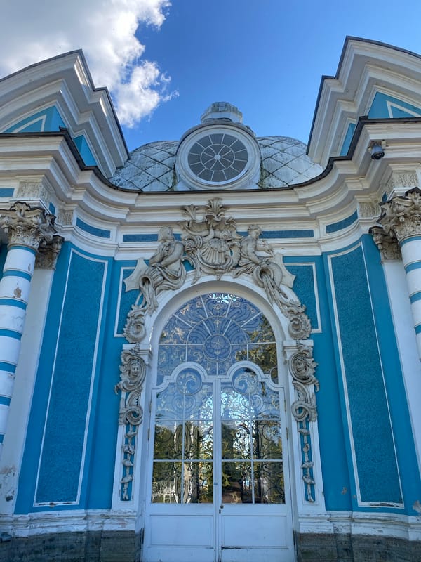 Sunny afternoon tour of Catherine Park's landmarks and lakeside