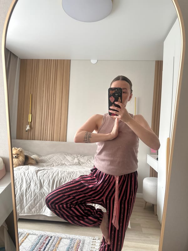 Spring morning scenes documented along frozen Votkinsk reservoir embankment