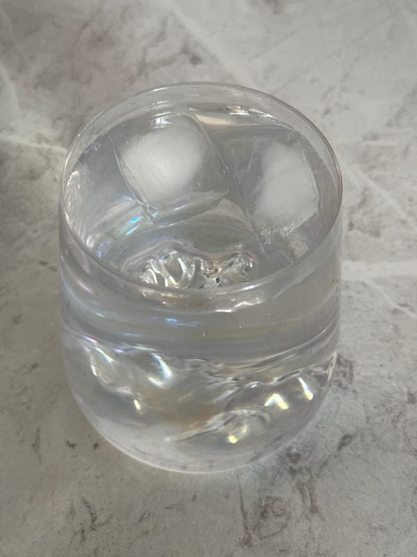 Ice water and beads: quiet close-up moments in Lyubertsy