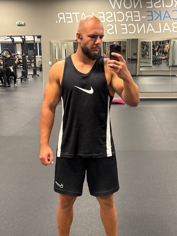 Gym selfie moment in Sofia, mid-workout.