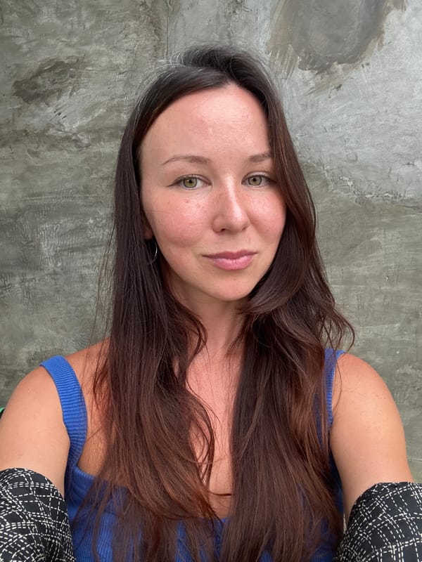 Woman spotted in General Luna wearing blue top