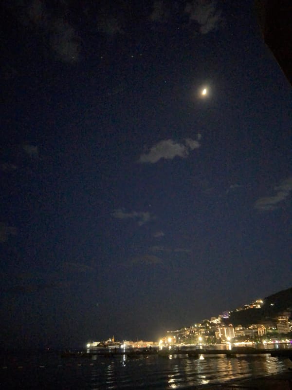 Witness captures day-to-night sky transition over coastal area
