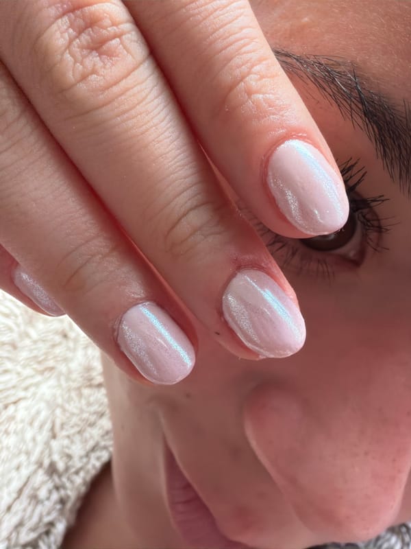 Fresh manicure displayed in Naucalpan de Juárez, Mexico