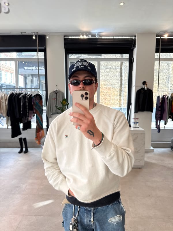 London afternoon captured: tea drinks, designer fashion, street art