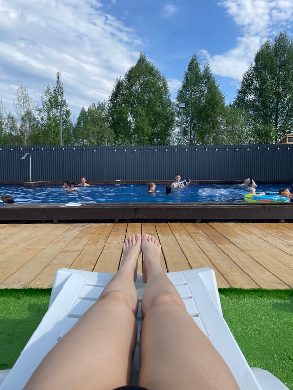 Pool relaxation scene captured in Люкшудья, Russia