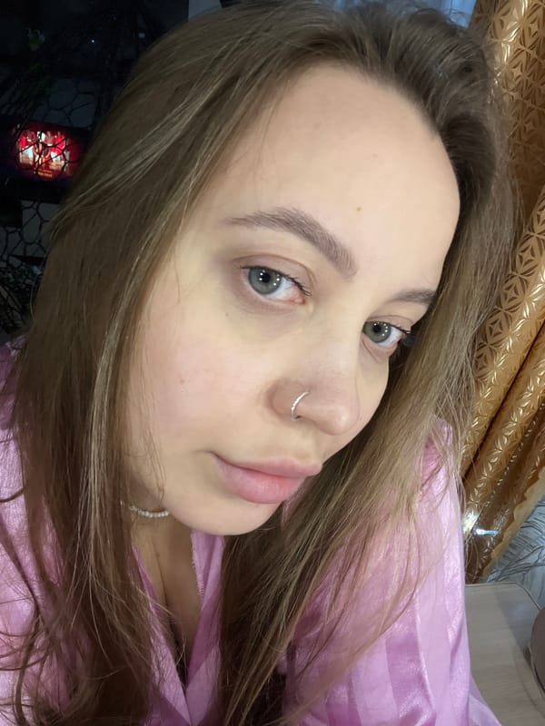 Everyday moments captured in Novopokrovskaya: portraits, selfies, studying