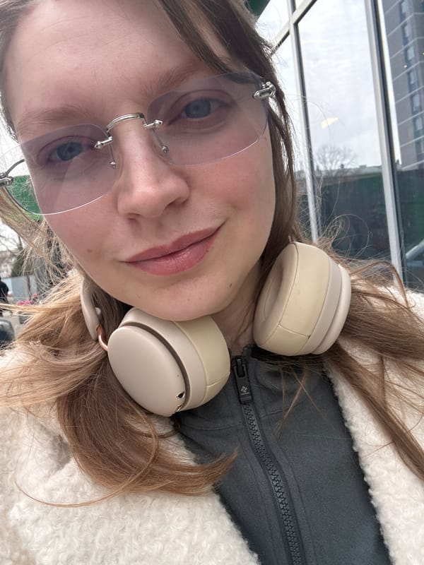 Woman with headphones spotted in Izhevsk