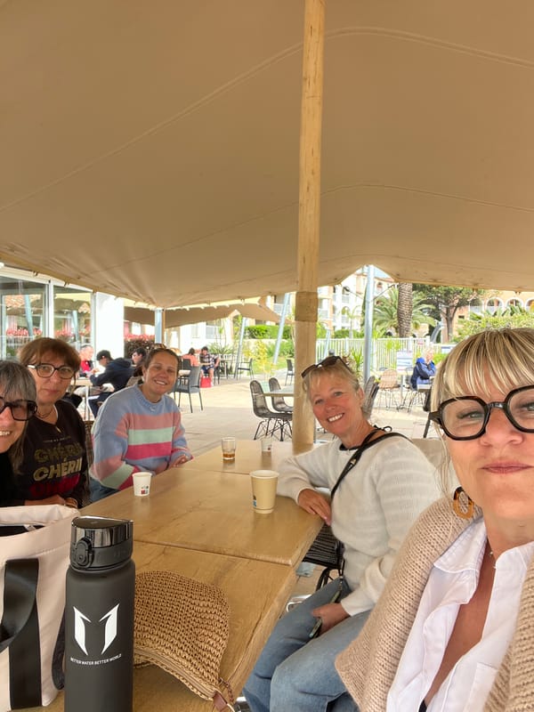 Morning dining and departure activities observed in Grimaud, France