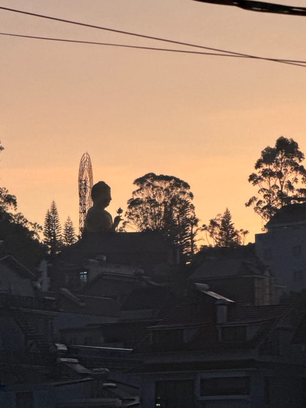 Golden sunset captured across Đà Lạt's Lâm Viên Square