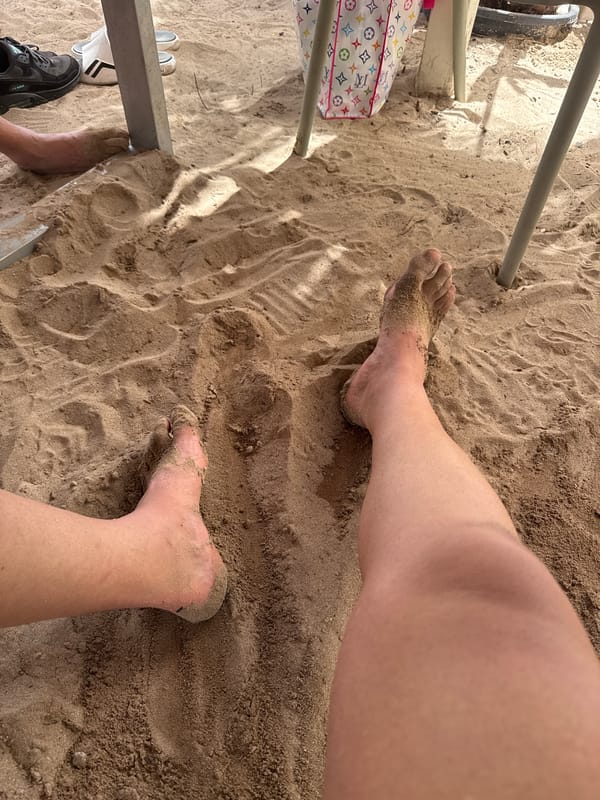 Beach and beachside restaurant, Platja De Muro