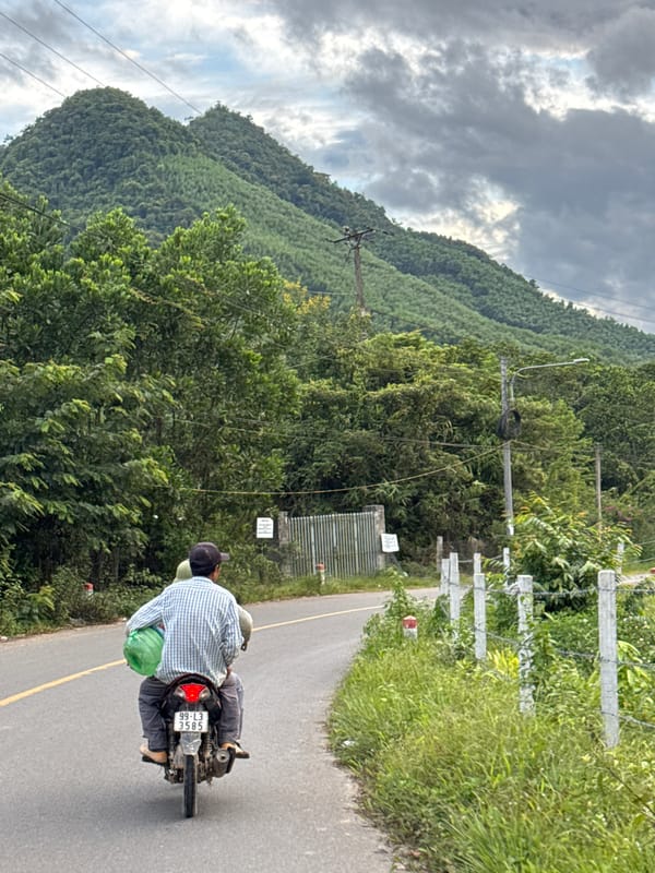 Quiet mountain road life on the outskirts of Đà Nẵng
