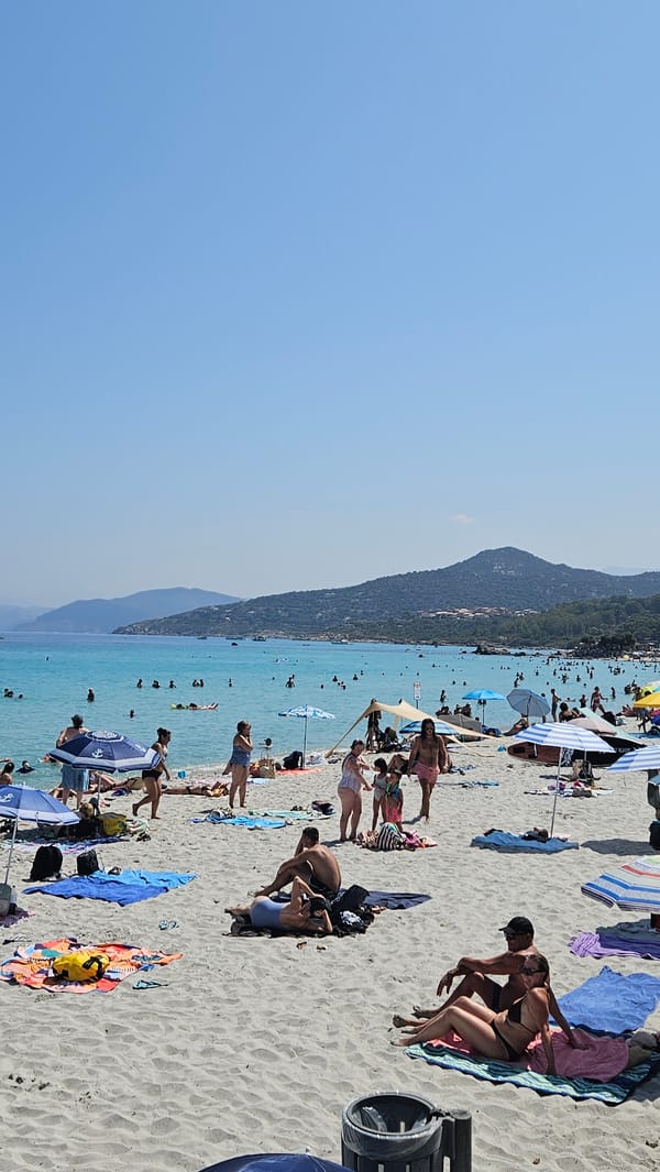 Sunny morning snapshots around L'Île-Rousse's seafront