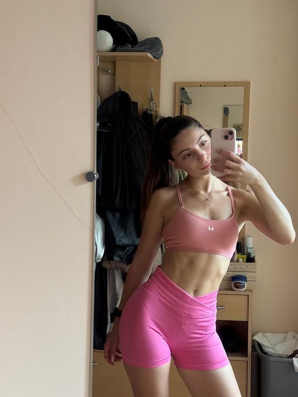 Pink workout fit selfies and street shots in Varna