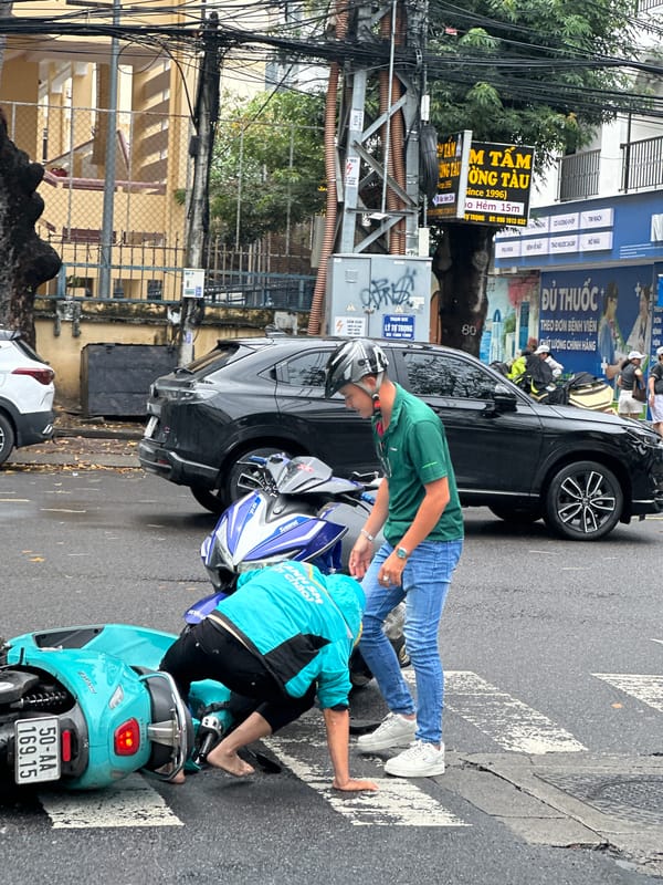 Early morning street life documented across Nha Trang Ward