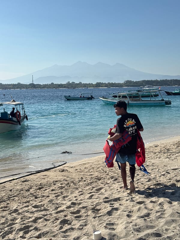 Gili Trawangan beach: boats, loungers, and café life