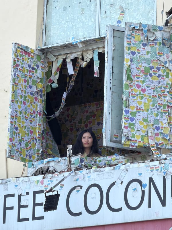Morning street life and food culture documented across Hà Nội
