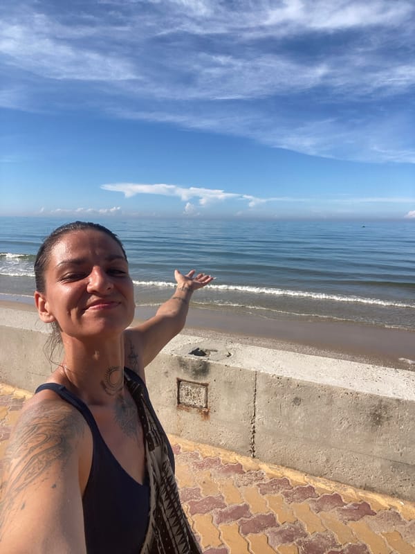 Dog walk and selfies along the Mũi Né seafront promenade