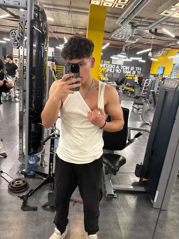 Person takes gym selfies in Sofia, Bulgaria
