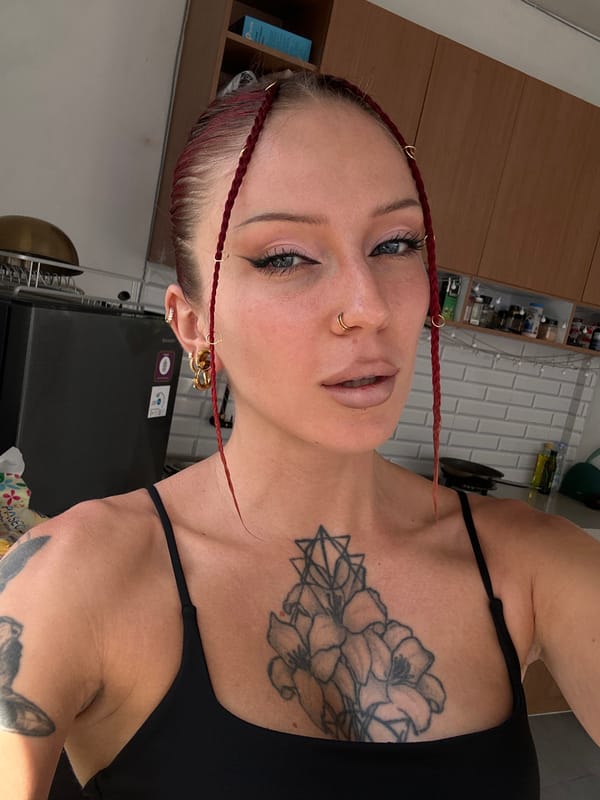 Casual home moments in North Kuta with a poodle and selfies.
