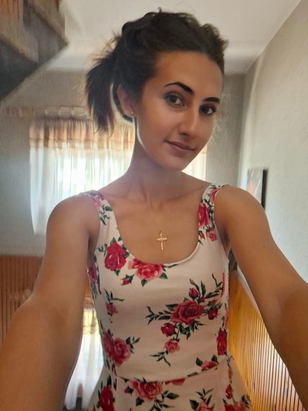 Floral dress selfies and puppy photos from a quick outdoor session