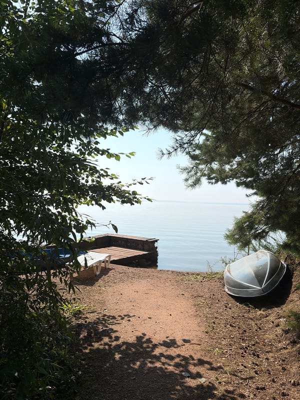 Lakeside retreat in Kostovaty with dome building and folk sculpture