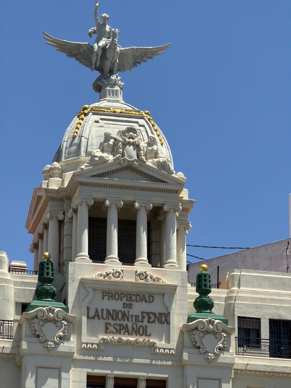 València architecture walk features historic buildings and public carousel