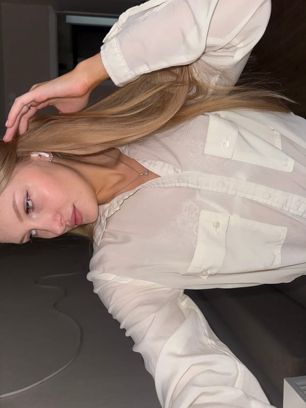 Indoor photo session with mirror selfies in Perm