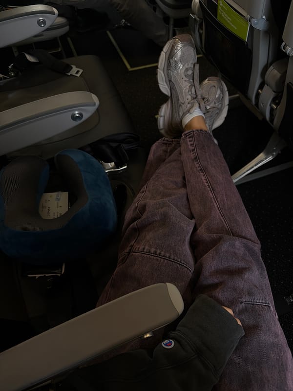 Air passenger spotted in casual attire near Artyom, Russia