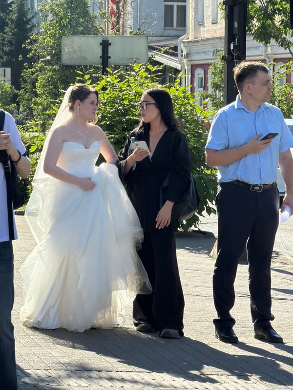 Street life, statues, and souvenirs on a Krasnoyarsk morning