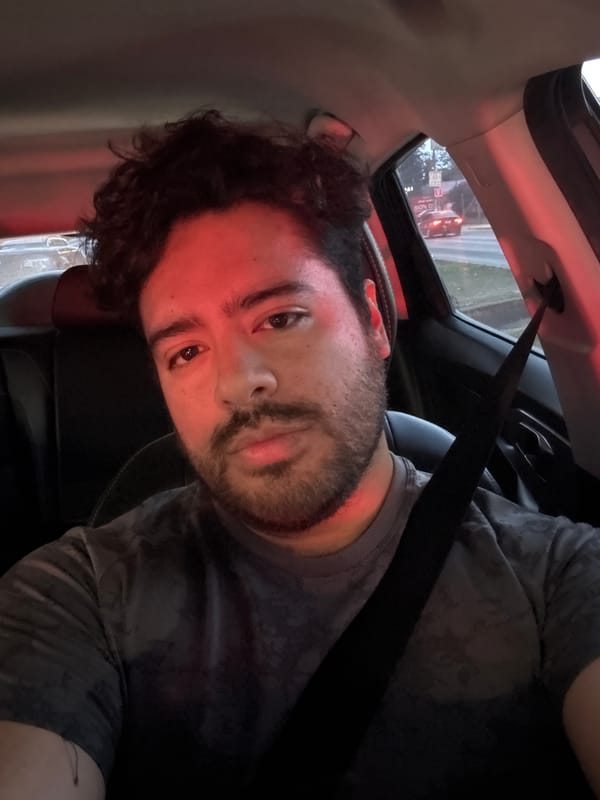 Man documents evening workout session at Puebla fitness center