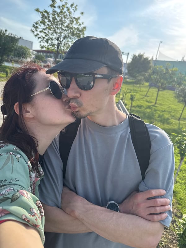 Families enjoy sunny day at Russian resorts and parks