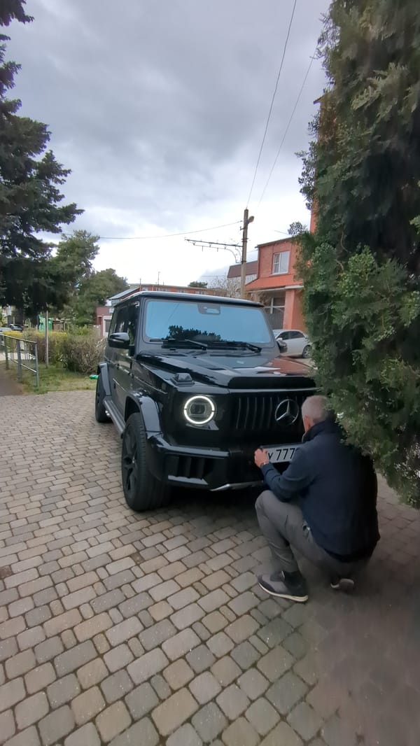 Vehicle registration activity observed in Gelendzhik residential area
