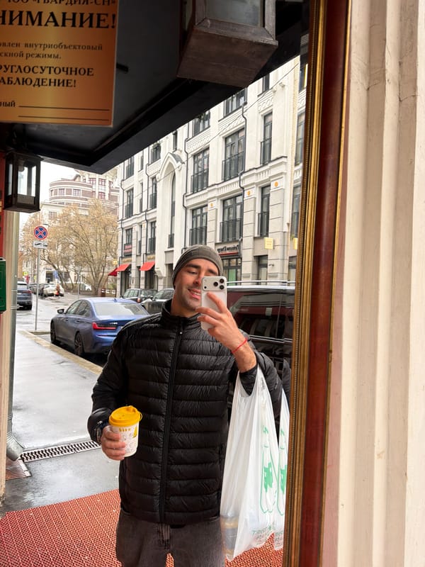 Photographer captures rainy Moscow street scenes and vintage cars