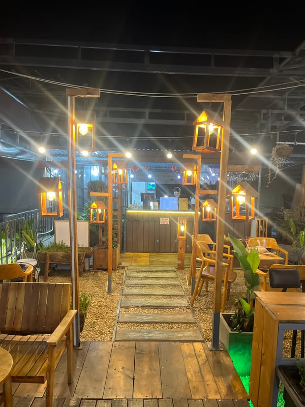Rooftop café night and airport runway views in Đà Nẵng