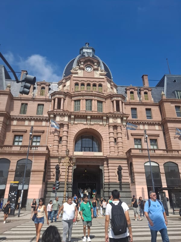 Buenos Aires street scenes and landmarks documented by witnesses