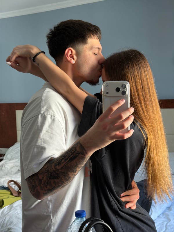 Intimate personal moments documented across Istanbul in 15-minute span