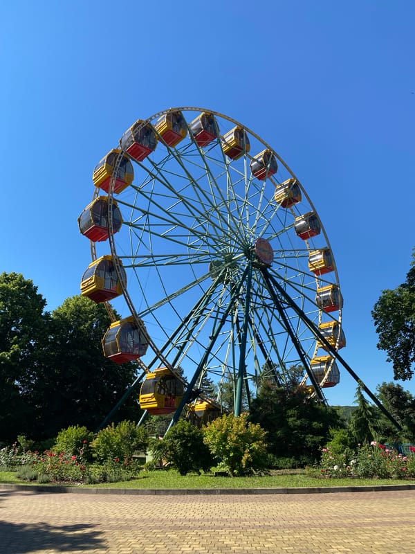 Morning stroll through Maykop's Gorpark, summer 2026