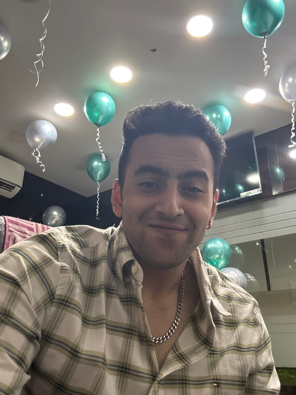 Man Takes Series of Selfies in Kolkata Early Morning