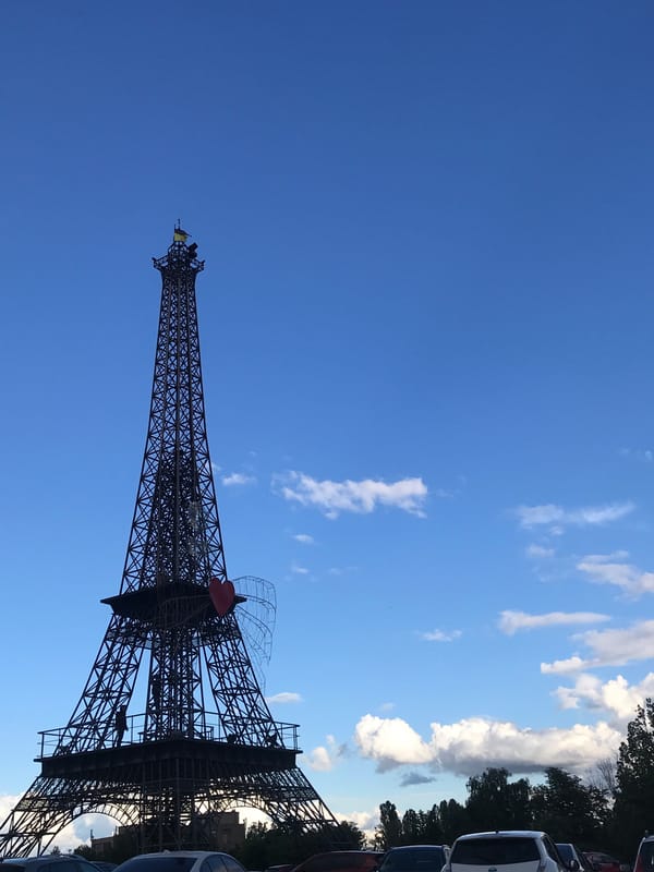 Eiffel Tower replica spotted in Kharkiv, Ukraine