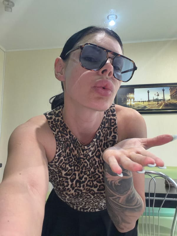 Getting ready in Ufa: leopard print, mirror selfies, one outfit