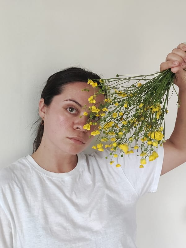 Family photo session captures mother-child moments with wildflowers