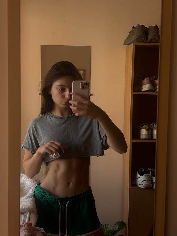 Mirror selfie in a Varna bedroom, athletic wear
