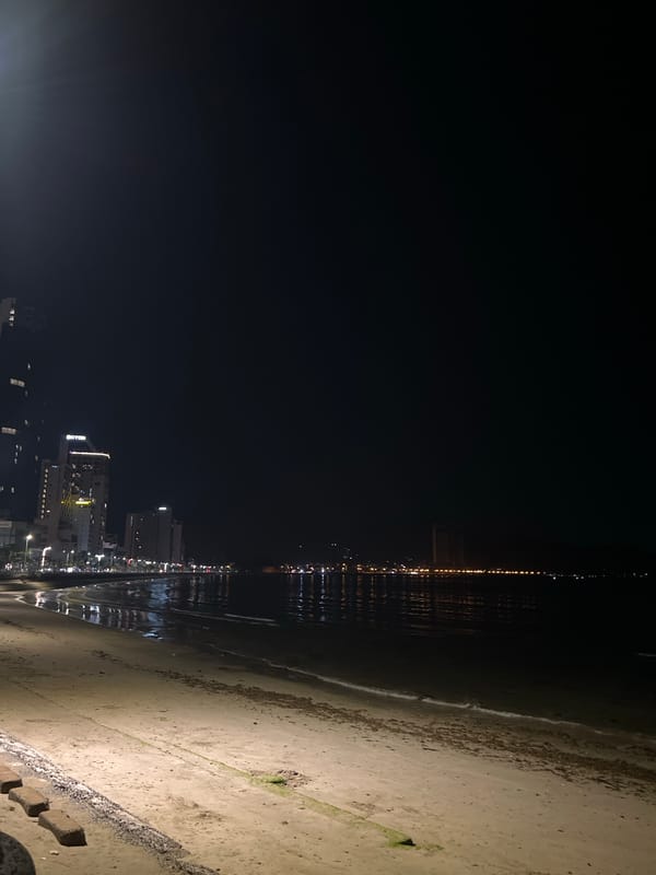 Evening coastal moments captured in Bắc Nha Trang, Vietnam