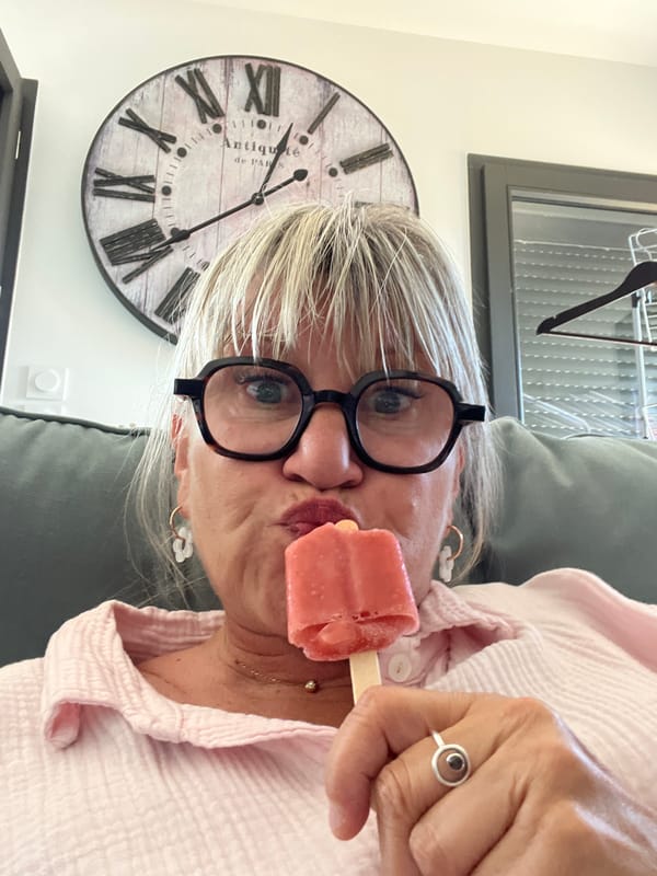 Pink popsicle on a summer day in Chambœuf
