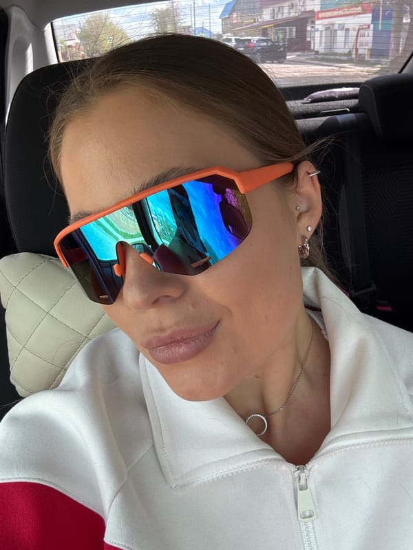Woman spotted in car wearing sunglasses in Chernushka, Russia