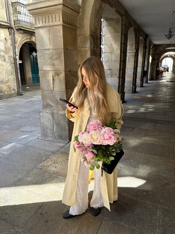Woman with flowers spotted in Santiago de Compostela arcade