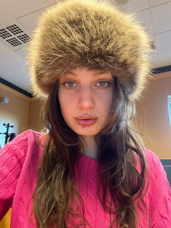 Woman photographed in indoor portraits in Milan