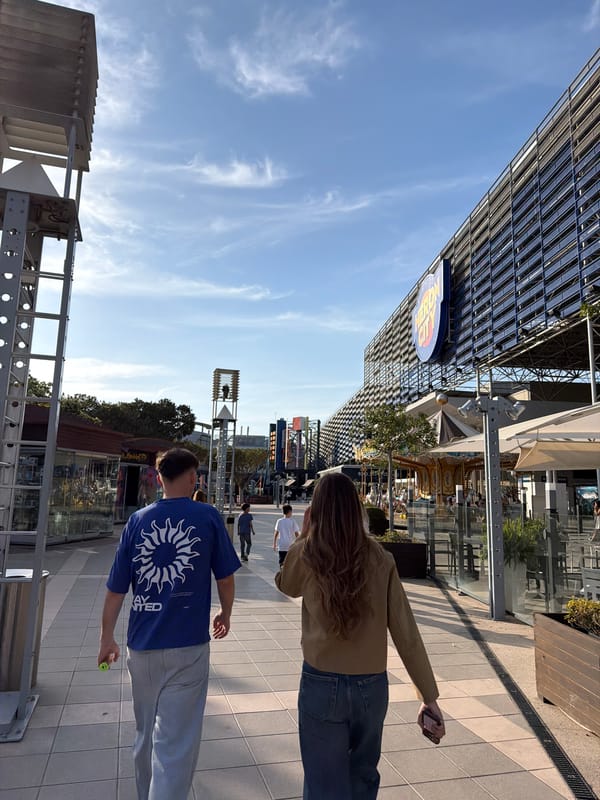 Sunny afternoon captured at Paterna commercial complex