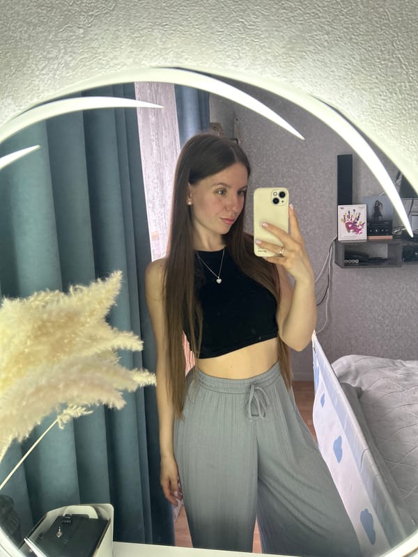 Woman documents beauty routine in mirror selfies, Klin Russia